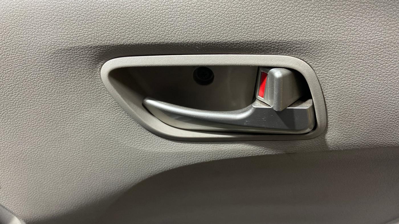 2018 Hyundai NEW SANTRO SPORTZ MT, CNG, Manual, 1,12,171 km, Driver Side Door Panels Control