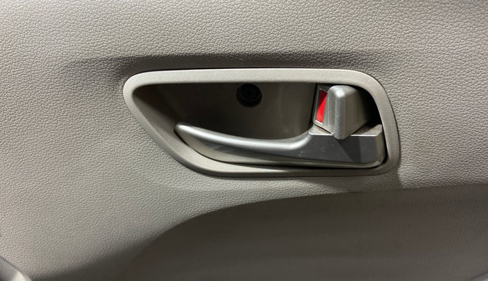 2018 Hyundai NEW SANTRO SPORTZ MT, CNG, Manual, 1,12,297 km, Driver Side Door Panels Control