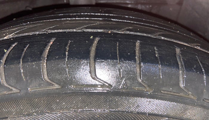 2018 Hyundai NEW SANTRO SPORTZ MT, CNG, Manual, 1,12,297 km, Right Front Tyre Tread