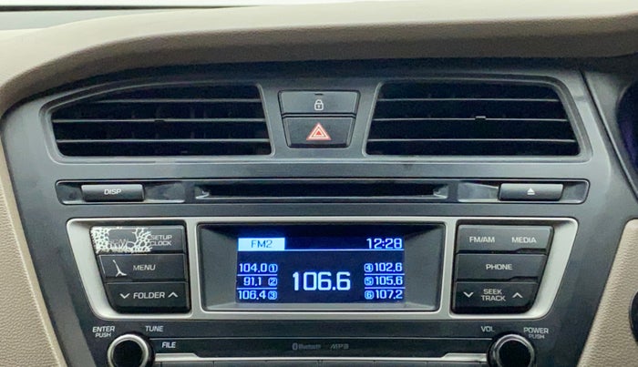 2015 Hyundai Elite i20 ASTA 1.2, Petrol, Manual, 82,516 km, AC Unit - Front vent has minor damage