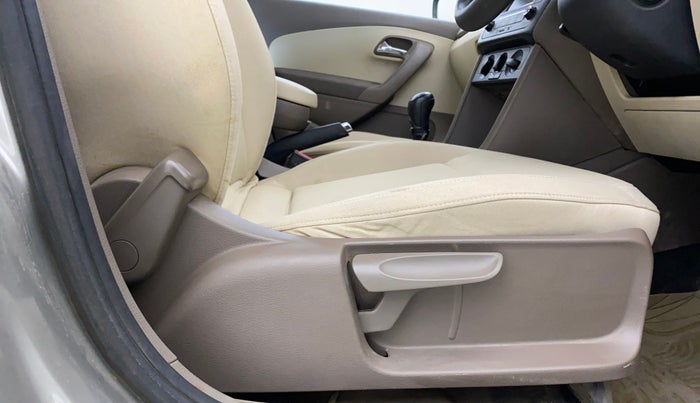 2013 Skoda Rapid AMBITION 1.6 MPI MT PLUS, Petrol, Manual, 66,030 km, Driver Side Adjustment Panel