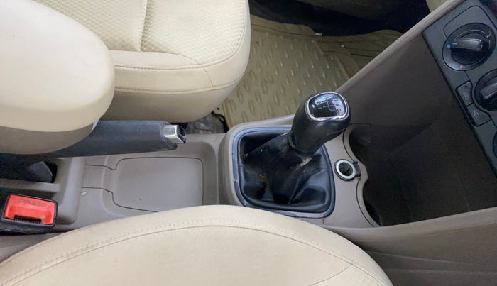 2013 Skoda Rapid AMBITION 1.6 MPI MT PLUS, Petrol, Manual, 66,030 km, Gear Lever