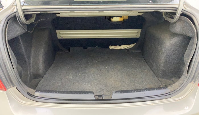 2013 Skoda Rapid AMBITION 1.6 MPI MT PLUS, Petrol, Manual, 66,030 km, Boot Inside