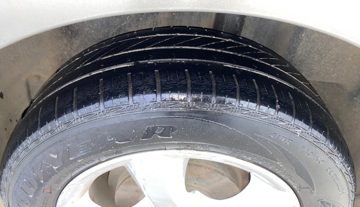 2013 Skoda Rapid AMBITION 1.6 MPI MT PLUS, Petrol, Manual, 66,030 km, Left Rear Tyre Tread