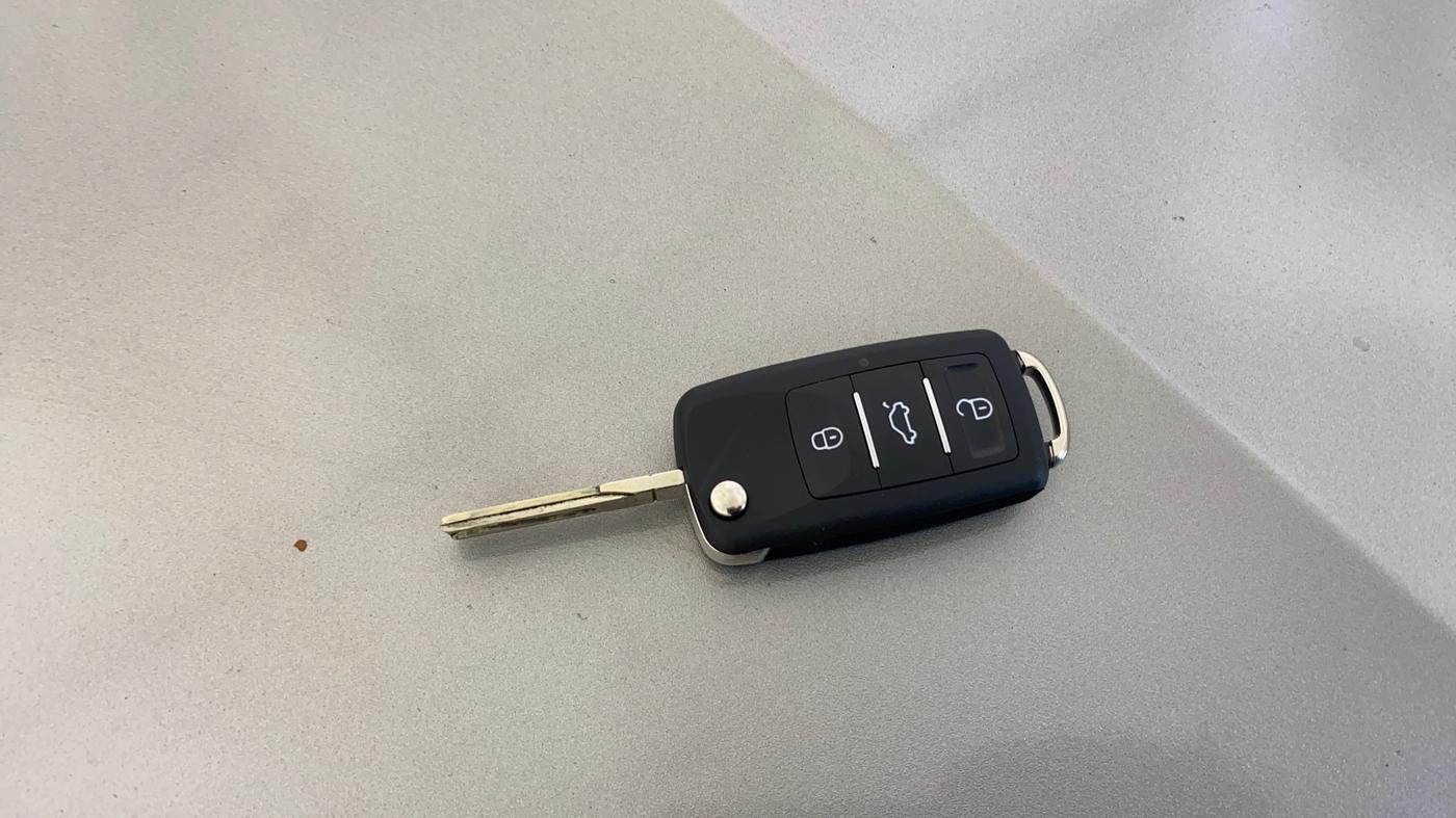 2013 Skoda Rapid AMBITION 1.6 MPI MT PLUS, Petrol, Manual, 66,030 km, Key Close Up