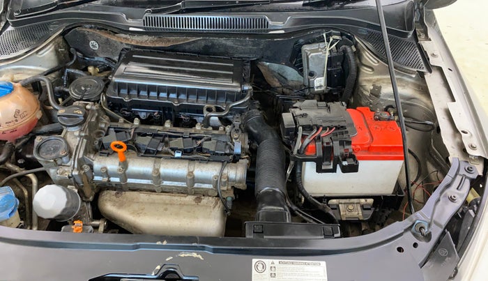 2013 Skoda Rapid AMBITION 1.6 MPI MT PLUS, Petrol, Manual, 66,030 km, Engine View - Left