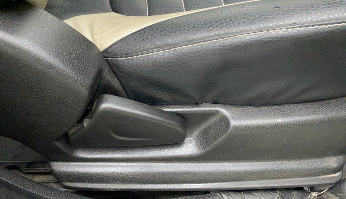 2022 Renault Kwid RXT 1.0, Petrol, Manual, 15,362 km, Driver Side Adjustment Panel