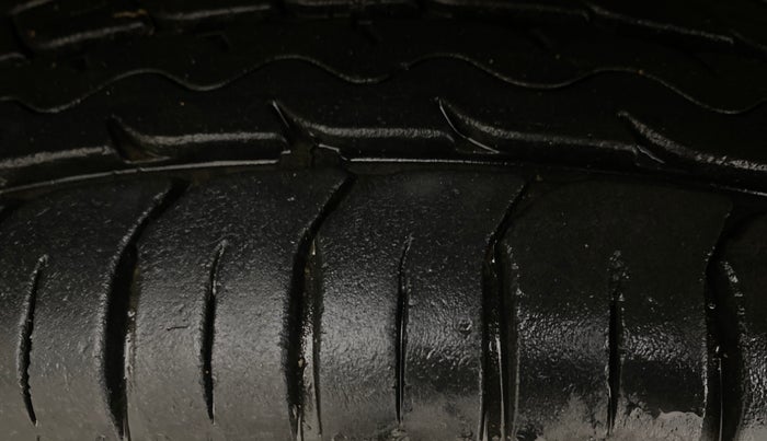 2015 Maruti Ertiga ZXI, Petrol, Manual, 1,09,310 km, Left Front Tyre Tread