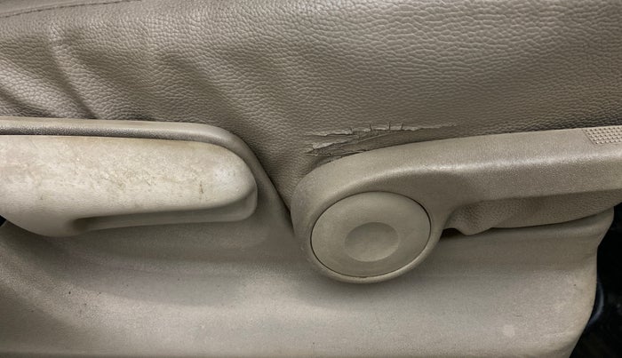 2015 Maruti Ertiga ZXI, Petrol, Manual, 1,09,310 km, Driver Side Adjustment Panel