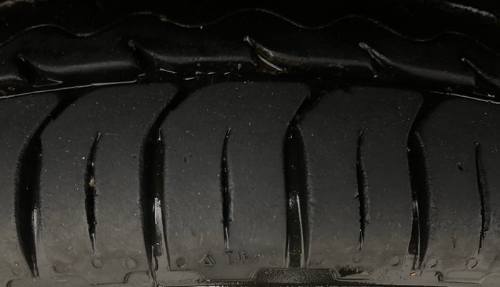 2015 Maruti Ertiga ZXI, Petrol, Manual, 1,09,310 km, Right Rear Tyre Tread