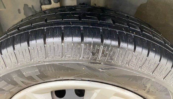 2020 Renault Kwid RXT 1.0 (O), Petrol, Manual, 55,336 km, Left Front Tyre Tread