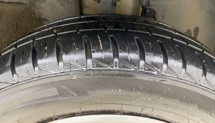 2020 Renault Kwid RXT 1.0 (O), Petrol, Manual, 55,336 km, Right Front Tyre Tread