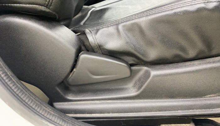 2020 Renault Kwid RXT 1.0 (O), Petrol, Manual, 55,336 km, Driver Side Adjustment Panel