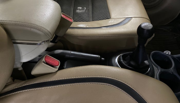 2015 Honda Mobilio 1.5L I-VTEC S, Petrol, Manual, 83,246 km, Gear Lever