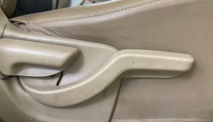 2015 Honda Mobilio 1.5L I-VTEC S, Petrol, Manual, 83,246 km, Driver Side Adjustment Panel