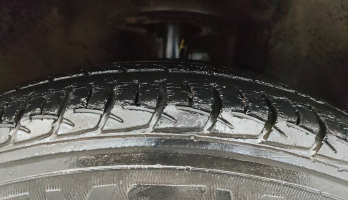 2016 Maruti Baleno DELTA PETROL 1.2, Petrol, Manual, 40,063 km, Right Front Tyre Tread