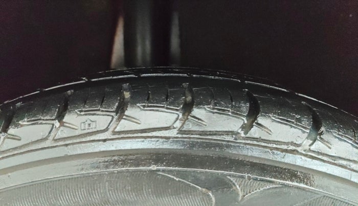 2016 Maruti Baleno DELTA PETROL 1.2, Petrol, Manual, 40,063 km, Right Rear Tyre Tread