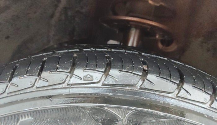 2016 Maruti Baleno DELTA PETROL 1.2, Petrol, Manual, 40,063 km, Left Front Tyre Tread