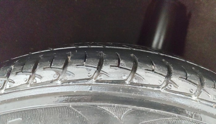 2016 Maruti Baleno DELTA PETROL 1.2, Petrol, Manual, 40,063 km, Left Rear Tyre Tread