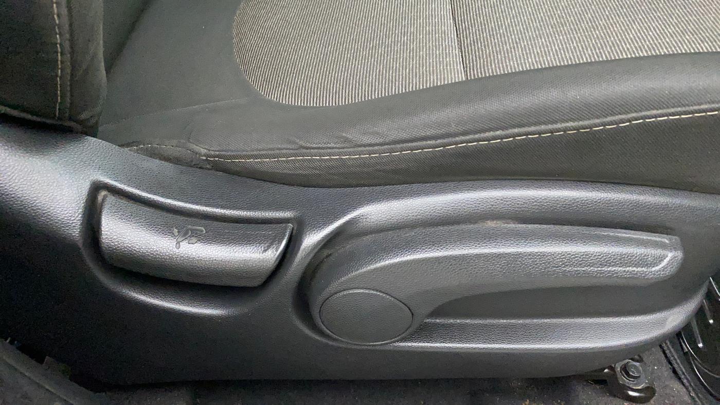 2015 Hyundai Creta SX PLUS 1.6 PETROL, Petrol, Manual, 81,642 km, Driver Side Adjustment Panel
