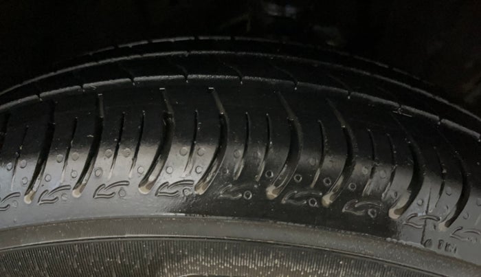 2025 Maruti New Wagon-R VXI CNG 1.0, CNG, Manual, 13,208 km, Right Front Tyre Tread