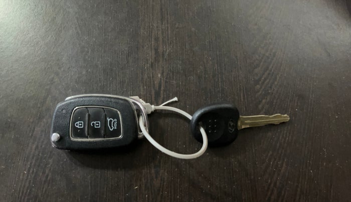 2022 Hyundai VENUE S Plus 1.2 Petrol MT, Petrol, Manual, 79,331 km, Key Close Up