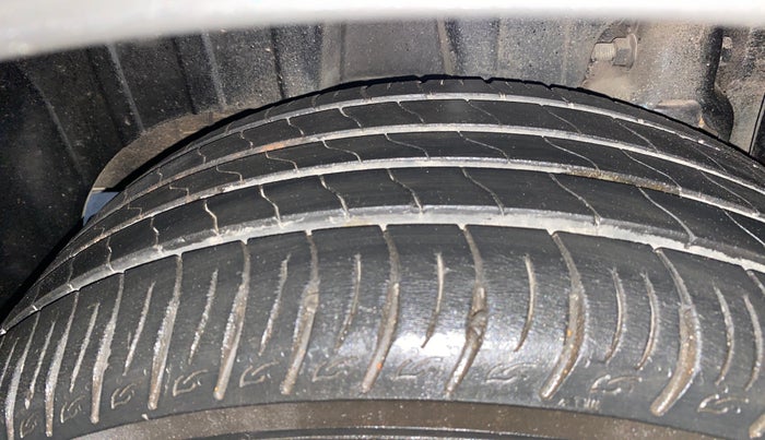 2019 Mahindra XUV300 W8 1.5 DIESEL, Diesel, Manual, 24,995 km, Right Rear Tyre Tread