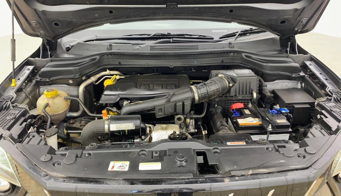 2024 Mahindra XUV 3XO AX5 1.2 L TCMPFi, Petrol, Manual, 27,203 km, Engine View