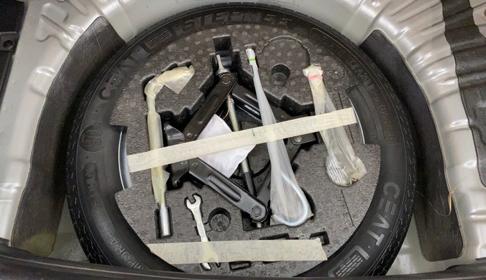 2024 Mahindra XUV 3XO AX5 1.2 L TCMPFi, Petrol, Manual, 27,203 km, Spare Tyre