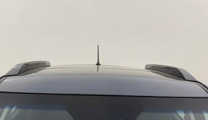 2024 Mahindra XUV 3XO AX5 1.2 L TCMPFi, Petrol, Manual, 27,203 km, Moonroof/ Sunroof