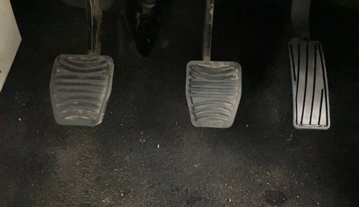 2024 Mahindra XUV 3XO AX5 1.2 L TCMPFi, Petrol, Manual, 27,203 km, Pedals