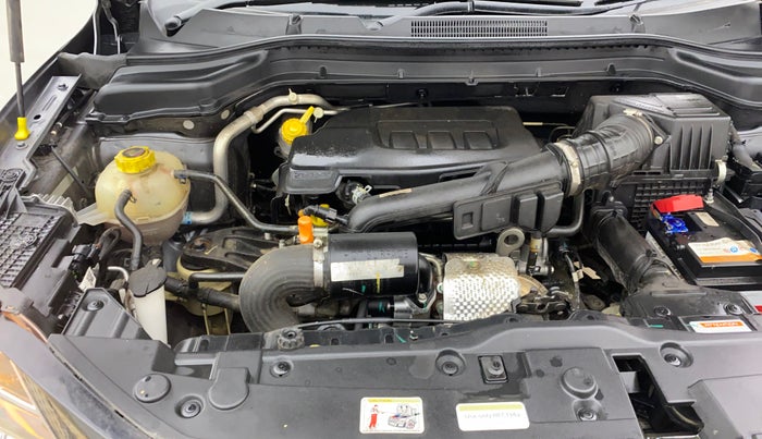 2024 Mahindra XUV 3XO AX5 1.2 L TCMPFi, Petrol, Manual, 27,203 km, Engine View - Right