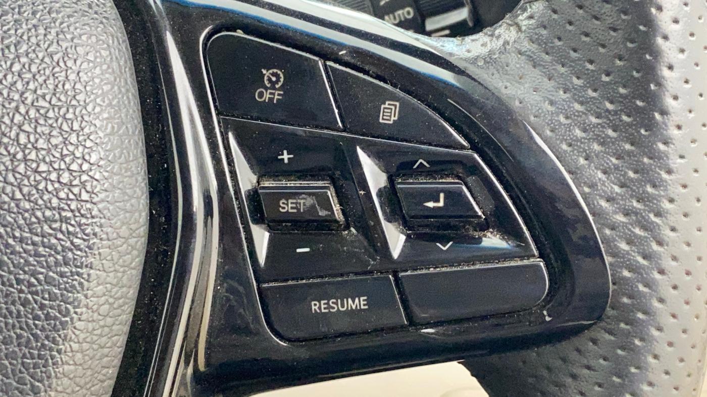 2024 Mahindra XUV 3XO AX5 1.2 L TCMPFi, Petrol, Manual, 27,203 km, Adaptive Cruise Control