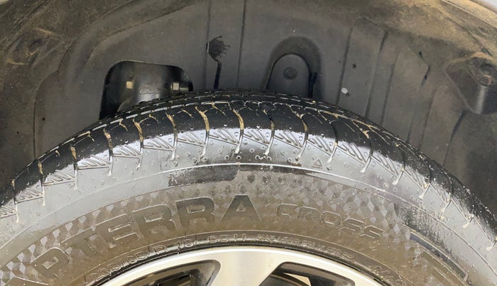 2024 Mahindra XUV 3XO AX5 1.2 L TCMPFi, Petrol, Manual, 27,203 km, Left Rear Tyre Tread