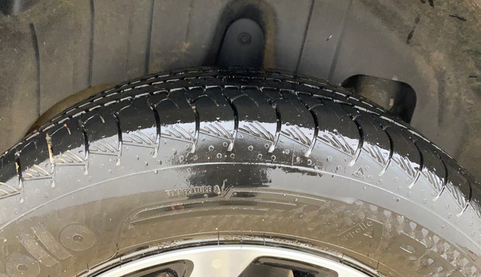 2024 Mahindra XUV 3XO AX5 1.2 L TCMPFi, Petrol, Manual, 27,203 km, Right Rear Tyre Tread