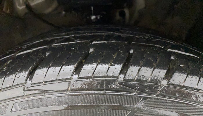 2016 Hyundai Creta SX PLUS AT 1.6 PETROL, Petrol, Automatic, 1,01,064 km, Right Front Tyre Tread