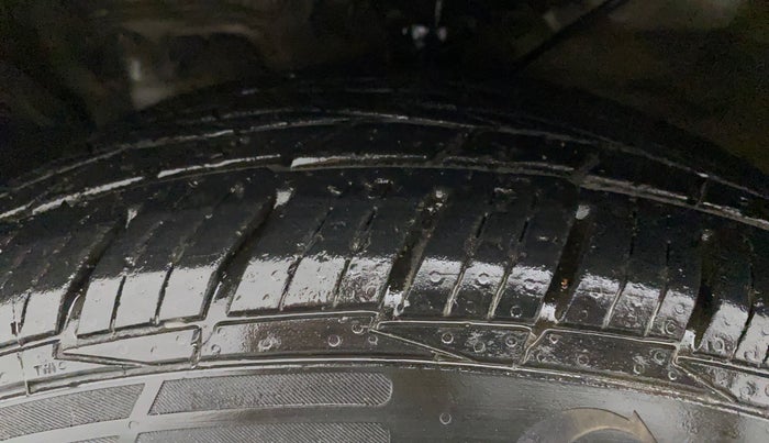 2016 Hyundai Creta SX PLUS AT 1.6 PETROL, Petrol, Automatic, 1,01,064 km, Left Front Tyre Tread