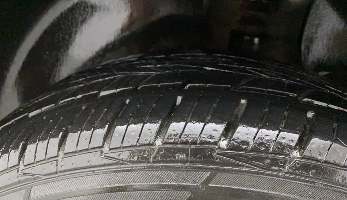 2016 Hyundai Creta SX PLUS AT 1.6 PETROL, Petrol, Automatic, 1,01,064 km, Left Rear Tyre Tread