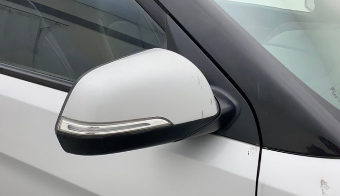 2016 Hyundai Creta SX PLUS AT 1.6 PETROL, Petrol, Automatic, 1,01,064 km, Right rear-view mirror - Minor scratches