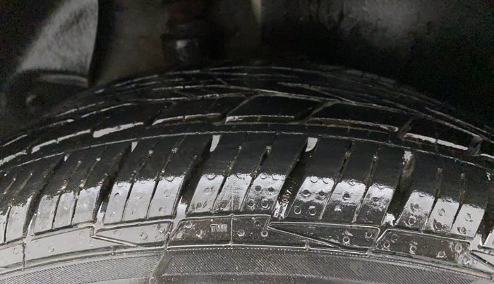 2016 Hyundai Creta SX PLUS AT 1.6 PETROL, Petrol, Automatic, 1,01,064 km, Right Rear Tyre Tread
