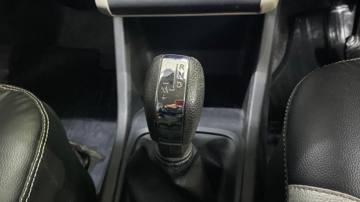 2020 Renault TRIBER RXZ AMT, Petrol, Automatic, 63,300 km, Gear Lever