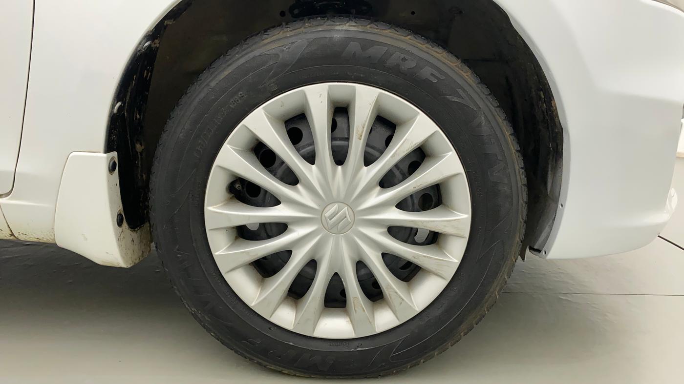 2016 Maruti Ciaz VXI, Petrol, Manual, 1,23,884 km, Right Front Wheel