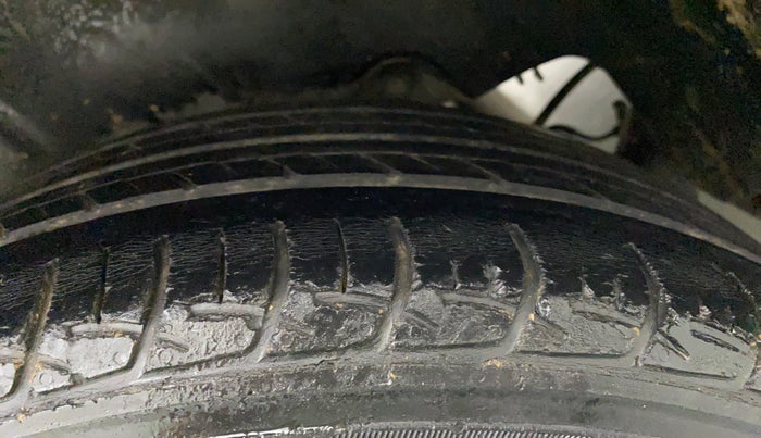 2016 Maruti Ciaz VXI, Petrol, Manual, 1,23,884 km, Right Rear Tyre Tread