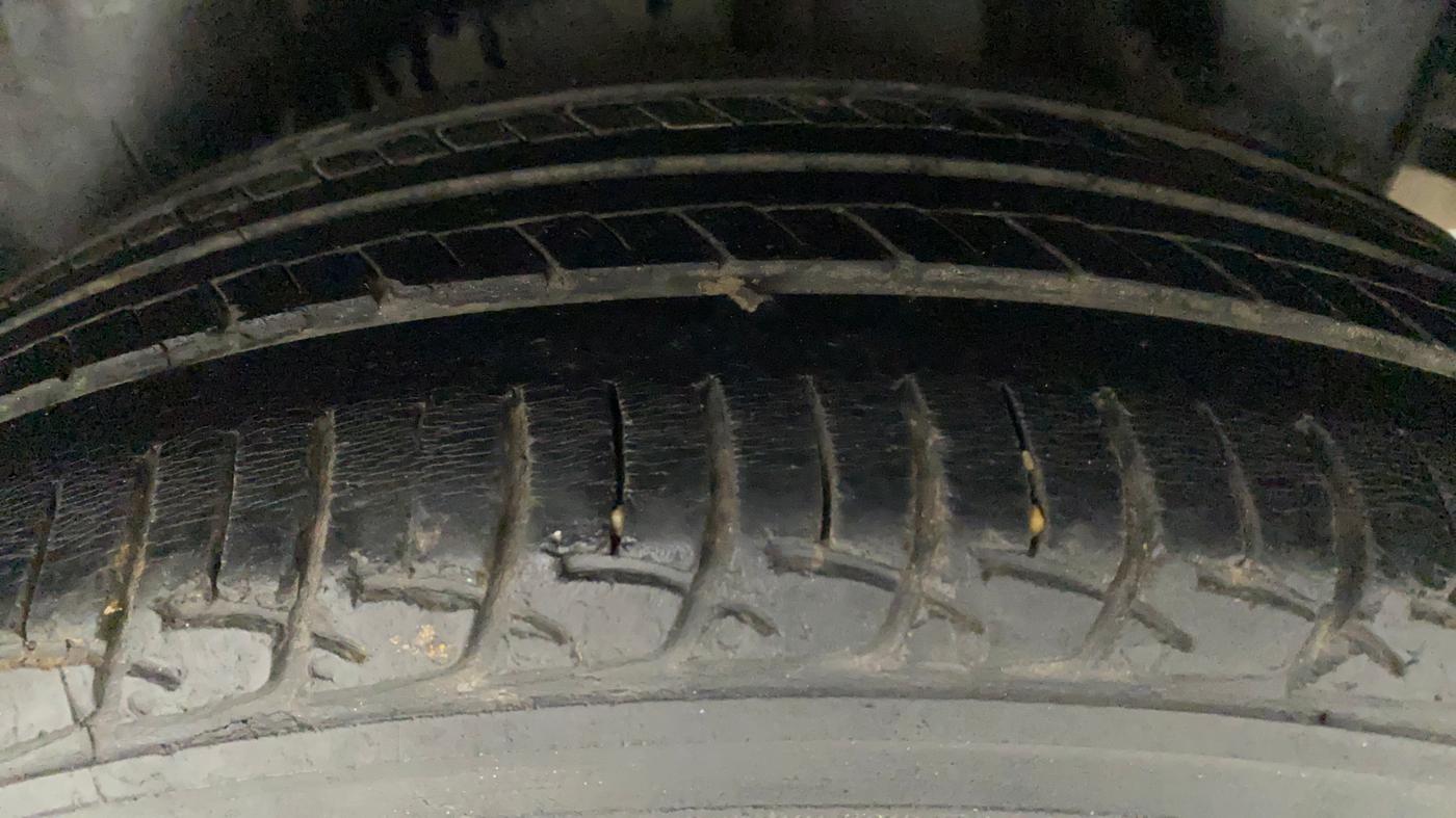 2016 Maruti Ciaz VXI, Petrol, Manual, 1,23,884 km, Left Rear Tyre Tread