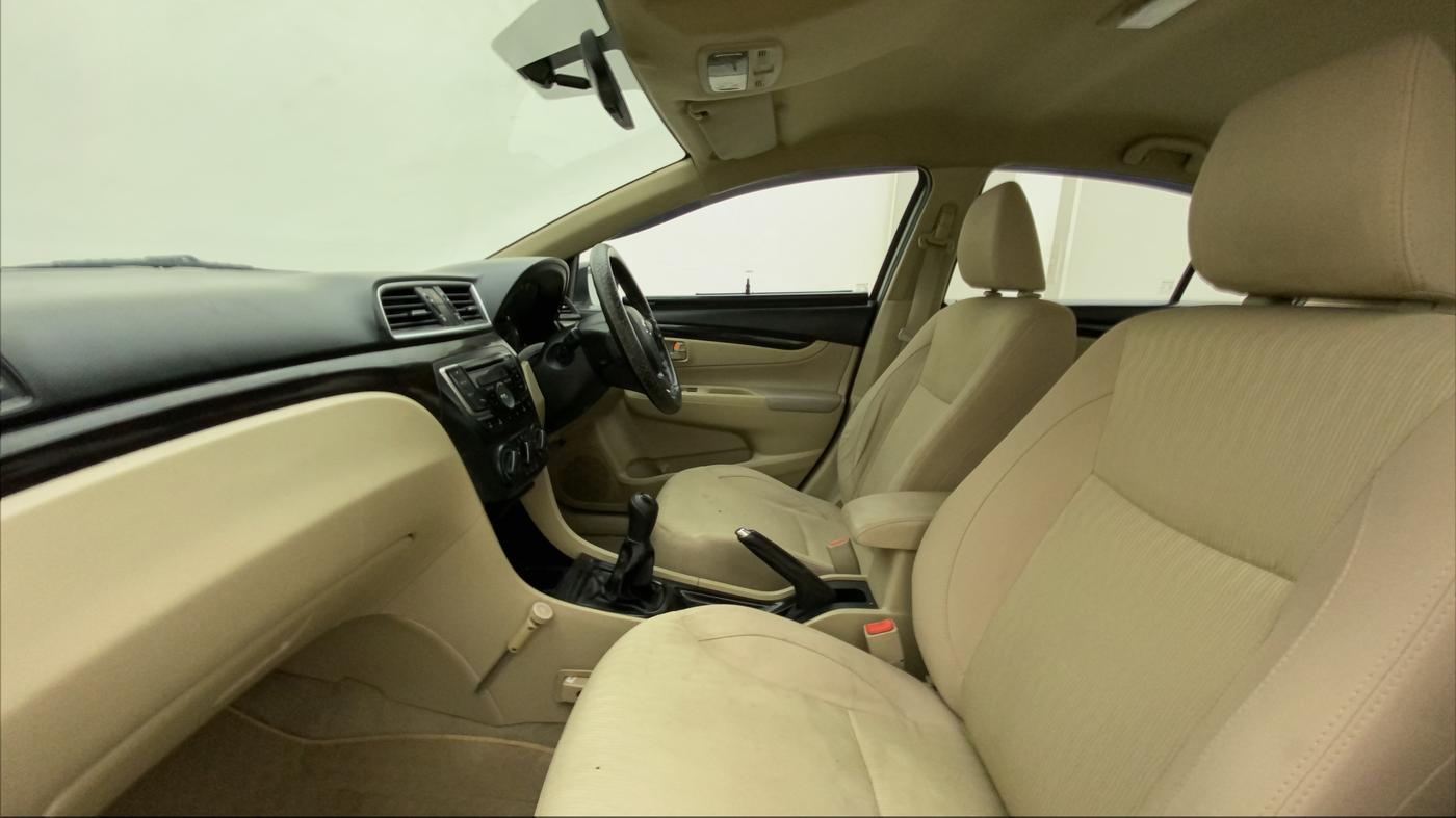 2016 Maruti Ciaz VXI, Petrol, Manual, 1,23,884 km, Right Side Front Door Cabin