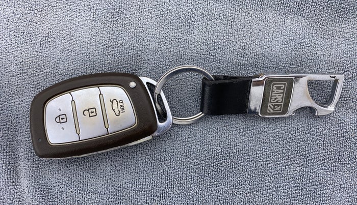 2014 Hyundai Xcent SX 1.2 OPT, Petrol, Manual, 87,378 km, Flooring - Dicky opening lever is not working