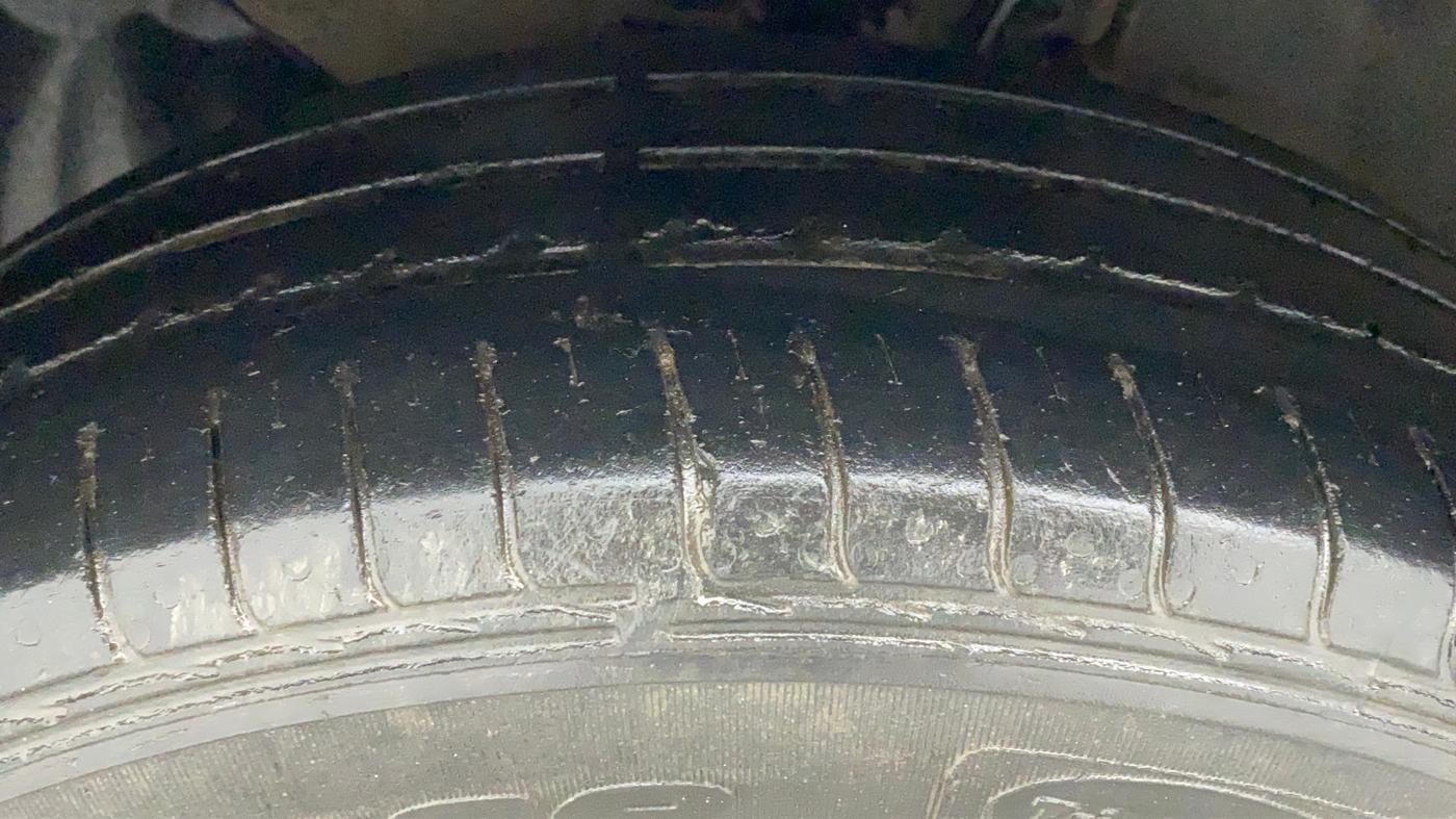 2019 Hyundai Elite i20 MAGNA PLUS 1.2, Petrol, Manual, 33,238 km, Left Front Tyre Tread