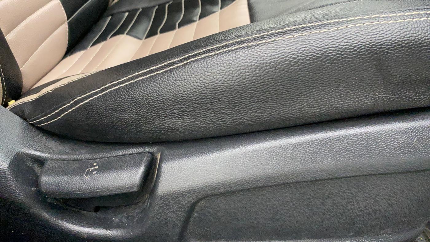 2019 Hyundai Elite i20 MAGNA PLUS 1.2, Petrol, Manual, 33,238 km, Driver Side Adjustment Panel