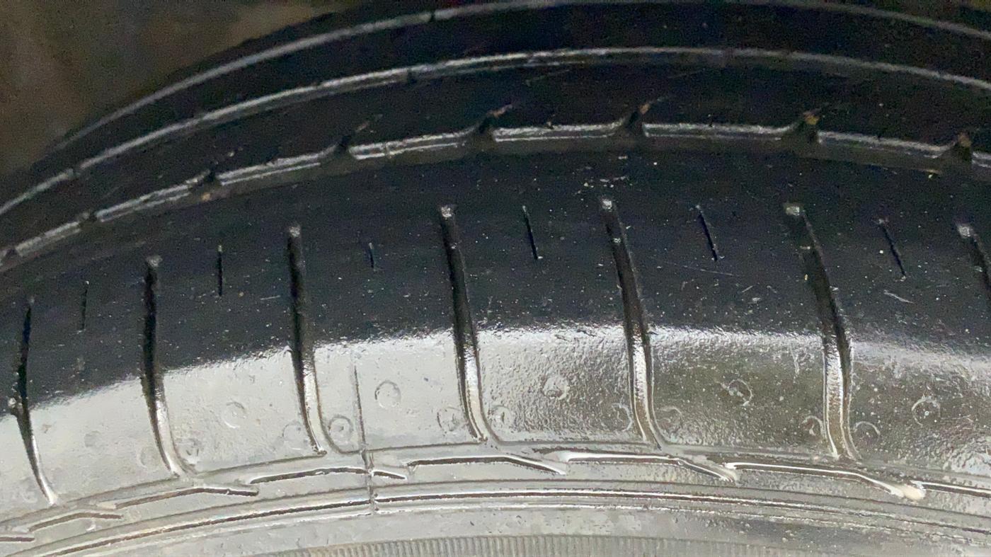 2019 Hyundai Elite i20 MAGNA PLUS 1.2, Petrol, Manual, 33,238 km, Right Front Tyre Tread