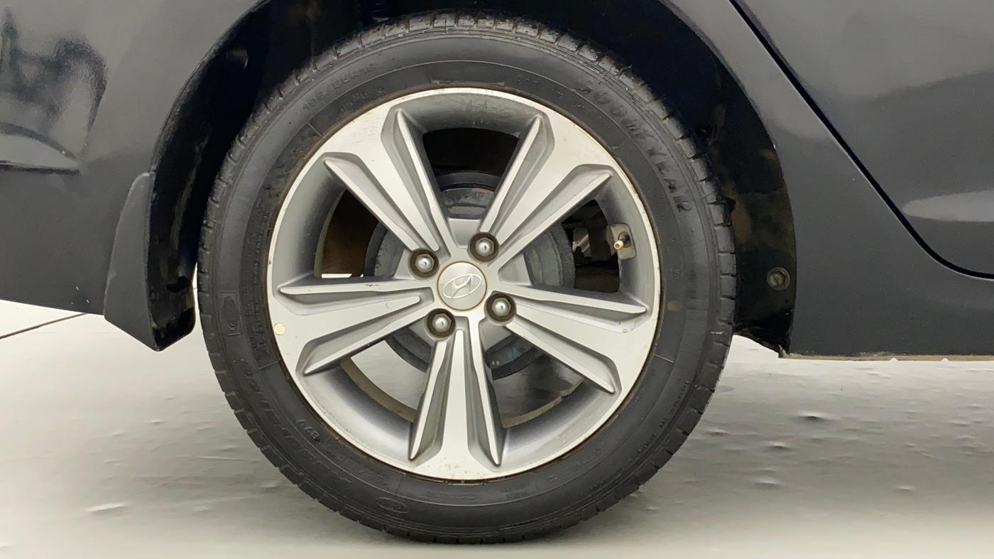 2018 Hyundai Verna 1.6 VTVT SX (O) AT, Petrol, Automatic, 33,921 km, Right Rear Wheel